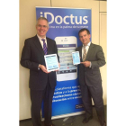 Ángel Díaz Alegre y Luis Cañizo con su APP iDoctus, que tiene el aval de siete sociedades científicas españolas y ha ganado el premio de la Clínica San Francisco de León.