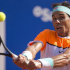 Rafael Nadal devuelve la pelota a Nicolás Almagro, este miércoles, en el Barcelona Open Banc Sabadell 2017.