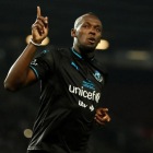 Usain Bolt celebra su gol en la tanda de penaltis