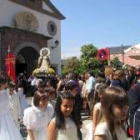 La Virgen de La Estrella, a su salida de la iglesia, en Flores del Sil