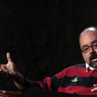El novelista Carlos Ruiz Zafón durante la presentación, ayer en Barcelona, de su nueva obra, ‘El prisionero del cielo’.