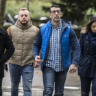 Vicente Estruch (con gafas), a su llegada a la Ciudad de la Justicia de València para declarar por  agresiones en la manifestación del 9 dOctubre.