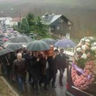 La comitiva fúnebre se encamina hacia el cementerio
