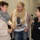 Elisa Aguilar junto a la entrenadora del Aros, Isabel Fernández.