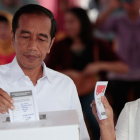 El presidente de Indonesia, Joko Widodo, lidera los sondeos de votos de las elecciones en Indonesia.