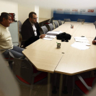Manuel Luna y Alfonso Fernández exponen la situación de Vestas a Celestino Rodríguez.