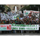 En noviembre del 2007 miles de personas expresaron por las calles de León su rechazo a la línea en una macromanifestación.