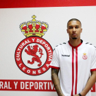 Gianni Zuiverloon vistiendo la nueva camiseta que equipará a la Cultural en la temporada que ahora comienza.