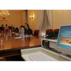 Una reunión del consejo de administración de León Alta Velocidad 2003 en el año 2005. ARCHIVO