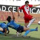 Negredo volvió a dar tres puntos al Almería con su gol ante el Recre