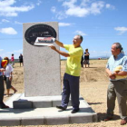 La máquina de tren que circuló por las vías de Riego de la Vega durante el homenaje.