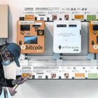 Cajeros automáticos 8Terminales de Bitcoin ATM y Ethereum ATM en Hong Kong, a mediados de diciembre.