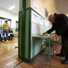 Un colegio electoral en Valladolid, ayer.