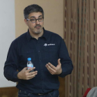 Mario Castro, ayer, en el transcurso de la conferencia que ofreció 	en el instituto Europa de Ponferrada. 	L. DE LA MATA