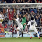 Gonzalo Higuaín logró así el gol que sentenció el partido en el Bernabéu.