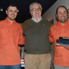 Manuel Iglesias y Rubén Santos reciben sus premios.