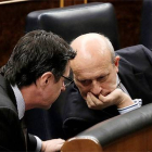 Soria y Wert comparten confidencias en el debate del Estado de la Nación, el pasado febrero.