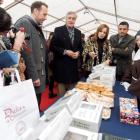 Silvia Clemente durante la visita a la carpa en la que se encuentra la muestra ‘Dulce Tentación’. R. S.