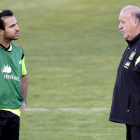 Cesc, que abandonó la convocatoria por lesión, junto a Del Bosque.