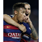 Neymar celebra su gol.