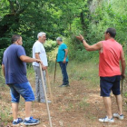 Vecinos en uno de los turnos de patrulla por el monte para evitar incendios. DL