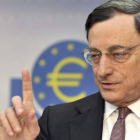 El presidente del BCE, Mario Draghi, decidirá el jueves si compra deuda de países en apuros.