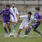 Las lluvias caídas dejaron el terreno de juego del Reino de León impracticable para los dos equipos contendientes.