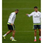 Benzema ya trabaja con balón en los entrenamientos.