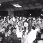Selena Gómez posa con sus fans para Instagram.
