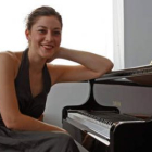 La pianista búlgara Dina Nedéltcheva, que hoy ofrece un recital en León.