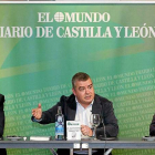 Adolfo Ares, Vázquez Taín y Pablo R. Lago, ayer, en la presentación.