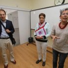 Carlos Montes, Rosa Álvarez y Jutta Nisar, ayer en el centro asociado de la Uned.