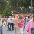 Baile de mayores en las fiestas de San Juan. J. NOTARIO