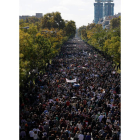 Imagen de la masiva manifestación que recorrió ayer el centro de Madrid . SERGIO PÉREZ