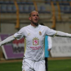 Jito celebra el último gol que ha marcado, el tercero de su hat-trick ante el Barakaldo.