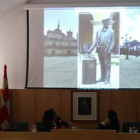 Imagen del popular barquillero en la plaza del Ayuntamiento, proyectada ayer en el Museo de la Radio