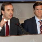 Los ministros de Justicia, López Aguilar, y del Interior, José Antonio Alonso, en la rueda de prensa