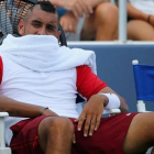 El tenista australiano Nick Kyrgios toma un descanso durante un encuentro en Cincinnati