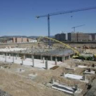 Primeros trabajos de construcción del centro comercial El Rosal, en el nuevo barrio de La Rosaleda