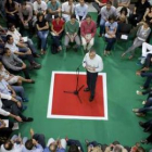 Imagen de archivo de un acto con jóvenes del presidente andaluz José Antonio Griñán.