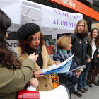La concentración por los derechos humanos de Podemos se celebró en la plaza Lazúrtegui. ANA F. BARREDO