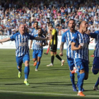 Tras casi dos meses sin pisarlo, la Deportiva Ponferradina juega su primer partido liguero en casa tras su vuelta a Segunda División. ANA F. BARREDO