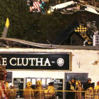 Los equipos de emergencia tras el accidente de Helicoptero en el pub The Clutha de Glasgow.