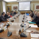Rubalcaba y Pajín, en la reunión con expertos científicos para analizar el brote de -˜E.coli-™.