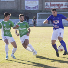 Agustín materializó el gol que le dio los tres puntos al equipo bañezano en tierras abulenses. F. OTERO
