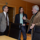 Izquierdo (PSOE), Fernández (Podemos) y Delgado (C’s), ayer.
