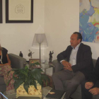 Isabel Carrasco recibió ayer en la Diputación al presidente del Consejo, Alfonso Arias.