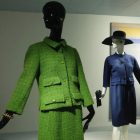 Parte de la colección de vestidos y complementos que se exponen en el museo. JUAN HERRERO