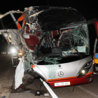 El segundo autobús sufrió el impacto en la parte delantera.