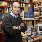 Héctor Escobar (Palencia, 1967) fue elegido el miércoles presidente de la Asociación de Libreros de León. MARCIANO PÉREZ